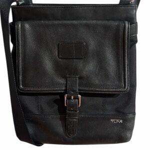Authentic Tumi Black Leather Multi compartment Crossbody Messenger Bag